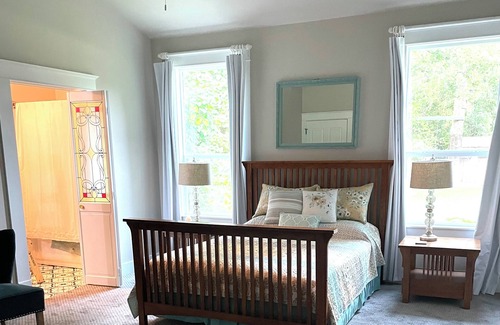 Magnolia Otro | Charming 4-bedroom farmhouse in Magnolia nestled on 2 acres. Miniature horses!