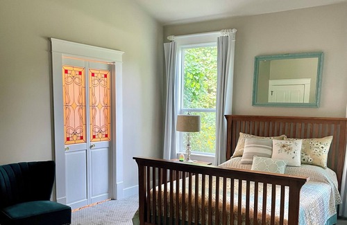 Magnolia Otro | Charming 4-bedroom farmhouse in Magnolia nestled on 2 acres. Miniature horses!