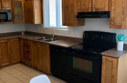 West End Casa | Charming 4-bedroom house with jacuzzi tub. Family and Pet friendly
