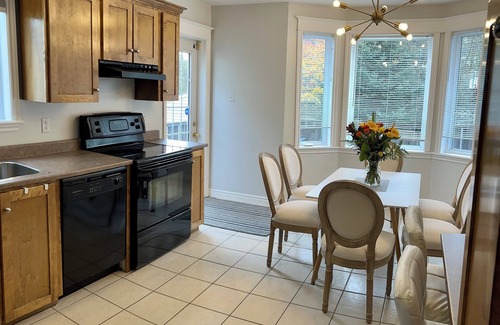 West End Casa | Charming 4-bedroom house with jacuzzi tub. Family and Pet friendly