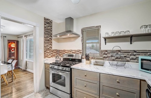 Alexandria West Casa | Charming 4-bedroom house with WiFi and AC in enjoyable Alexandria