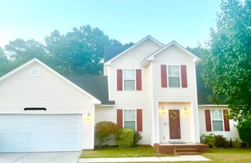 South View Casa | Charming 4-bedroom house with WiFi, fitness room in Hope Mills