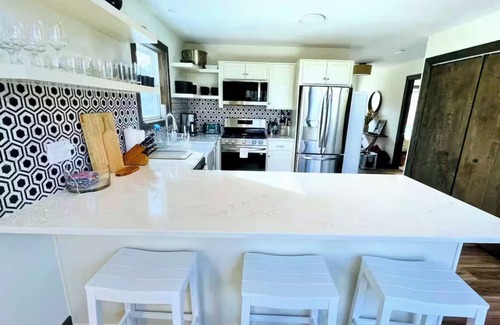 Jim Thorpe Casa | Charming 4-bedroom house with Hot Tub - Playset - Firepit - Lake beach