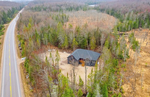 Highlands East Casa | Charming 4-bedroom house with WiFi, fitness room in welcoming Tory Hill