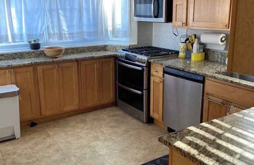 Annandale Casa | Charming 4-bedroom house with huge, fenced yard and fitness room in Annandale