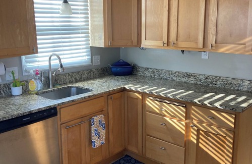 Annandale Casa | Charming 4-bedroom house with huge, fenced yard and fitness room in Annandale