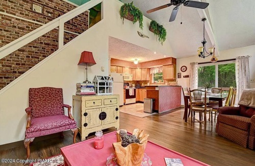 Briar Crest Woods Alquiler De Eote | Charming 4-Bedroom House with WiFi, AC & Hot Tub in Tranquil Blakeslee - Poconos