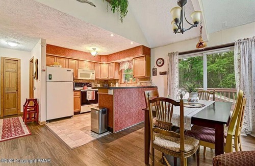 Briar Crest Woods Alquiler De Eote | Charming 4-Bedroom House with WiFi, AC & Hot Tub in Tranquil Blakeslee - Poconos