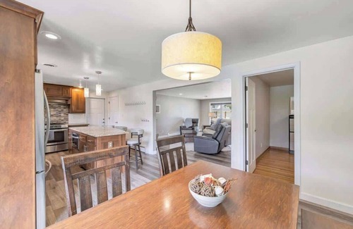Ashwaubenon Casa | Charming 4-Bedroom Home, Short Walk to Lambeau