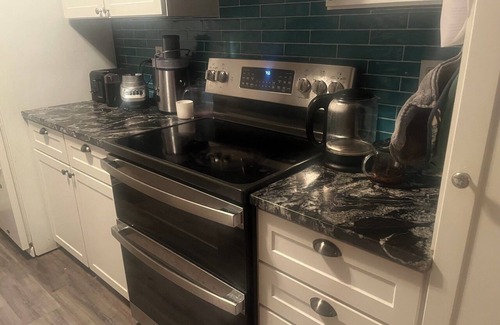 Lafayette Casa | Charming 4-bedroom house in Lafayette with AC two rooms available