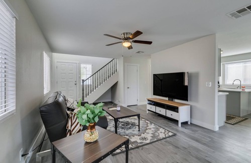 Las Vegas Casa | Charming 4-bedroom house with AC, WiFi in lovely Las Vegas