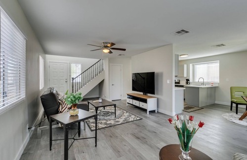 Las Vegas Casa | Charming 4-bedroom house with AC, WiFi in lovely Las Vegas