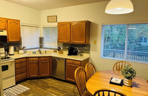 Urbandale Casa | Charming 4-bedroom house with fenced yard in wonderful neighborhood