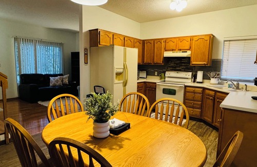 Urbandale Casa | Charming 4-bedroom house with fenced yard in wonderful neighborhood