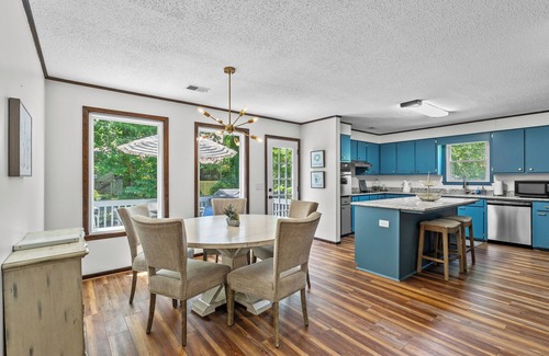 Harbison Casa | Charming 4-bedroom house in wooded serene neighborhood