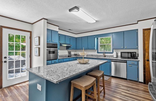 Harbison Casa | Charming 4-bedroom house in wooded serene neighborhood