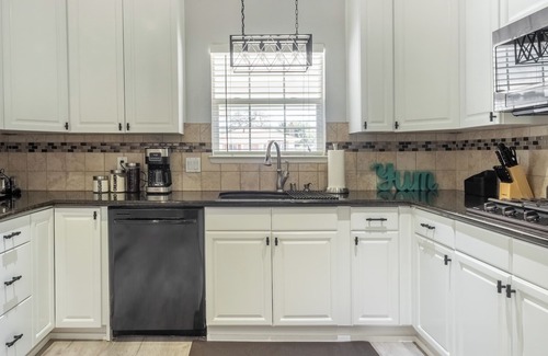 Branham - Jarvis Casa | Charming 4-bedroom house with WiFi, AC in delightful San Jose
