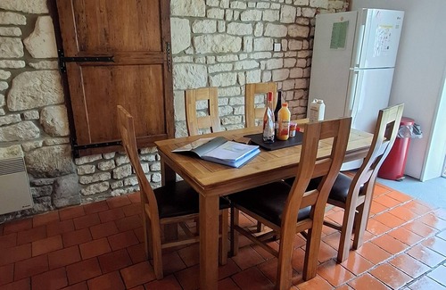Lairoux Casa | Charming 4-bedroom house in Lairoux with WiFi and Pool