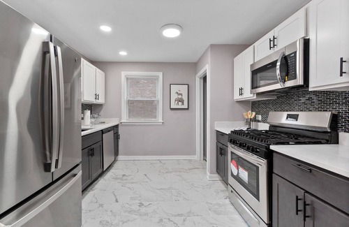 Calumet Heights Casa | Charming 4-bedroom house with WiFi and AC in lovely Chicago