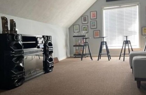 Decatur Casa | Charming 4-bedroom house with WiFi and AC in Decatur