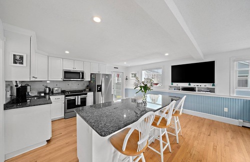 Green Harbor-Cedar Crest Casa | Charming 4-bedroom house with WiFi, AC in peaceful Duxbury