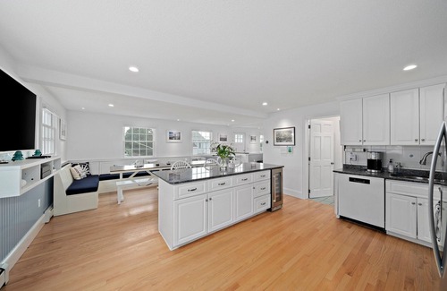 Green Harbor-Cedar Crest Casa | Charming 4-bedroom house with WiFi, AC in peaceful Duxbury