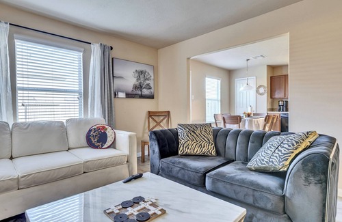 Houston Casa | Charming 4-bedroom house in peaceful Houston IAH with AC, WiFi