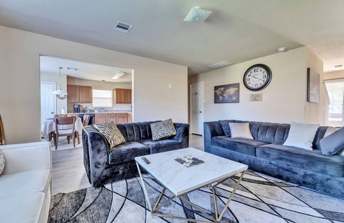 Houston Casa | Charming 4-bedroom house in peaceful Houston IAH with AC, WiFi