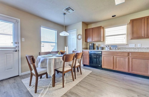Houston Casa | Charming 4-bedroom house in peaceful Houston IAH with AC, WiFi
