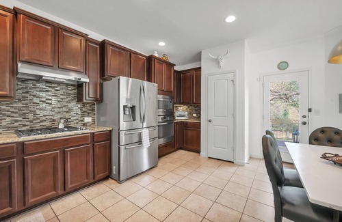 Cardinal Hills Casa | Charming 4-bedroom house in delightful LakeWay with AC