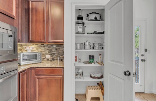 Cardinal Hills Casa | Charming 4-bedroom house in delightful LakeWay with AC