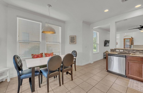 Cardinal Hills Casa | Charming 4-bedroom house in delightful LakeWay with AC