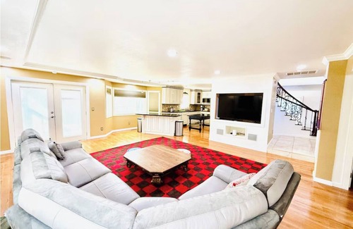 Vallejo Casa | Charming 4-bedroom house with fitness room & family room in delightful Vallejo