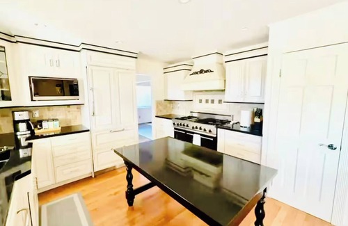 Vallejo Casa | Charming 4-bedroom house with fitness room & family room in delightful Vallejo