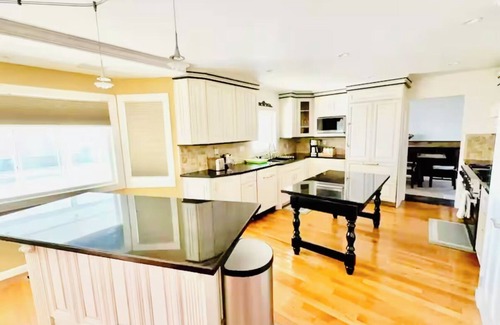 Vallejo Casa | Charming 4-bedroom house with fitness room & family room in delightful Vallejo