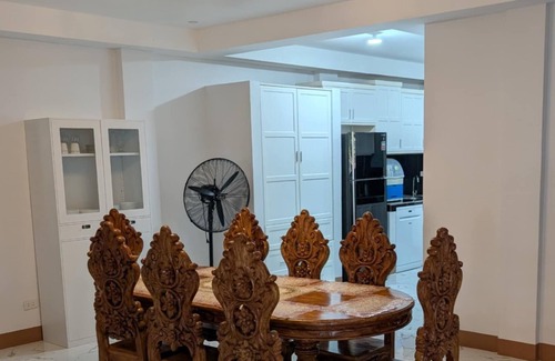 Kalibo Casa | Charming 4-bedroom house with AC and WiFi with power generator during brown outs