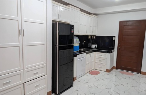 Kalibo Casa | Charming 4-bedroom house with AC and WiFi with power generator during brown outs