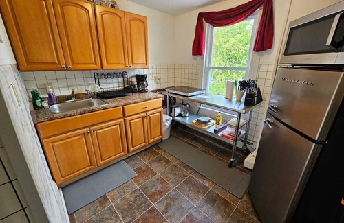 Kauneonga Lake Casa | Charming 4-bedroom house with Lakeview and AC in Bethel