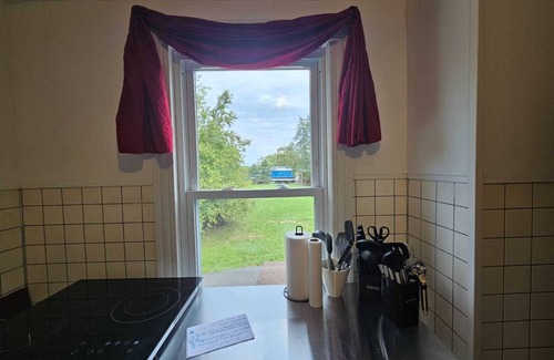 Kauneonga Lake Casa | Charming 4-bedroom house with Lakeview and AC in Bethel