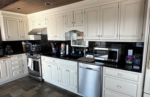 Leyden Casa | Charming 4 bedroom house with Views, 200 acres, Private Schools, Ski, Hiking