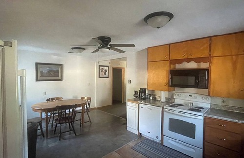 Boyd County Casa | Charming 4-bedroom house located in a peaceful setting in Lynch