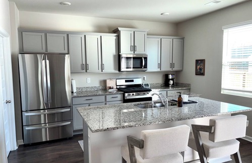 Newnan Casa | Charming 4-bedroom house with WiFi, fully furnished near Piedmont Newnan