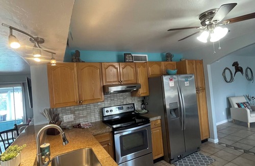Groves Lincoln Park Casa | Charming 4-bedroom house with private pool