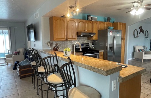 Groves Lincoln Park Casa | Charming 4-bedroom house with private pool