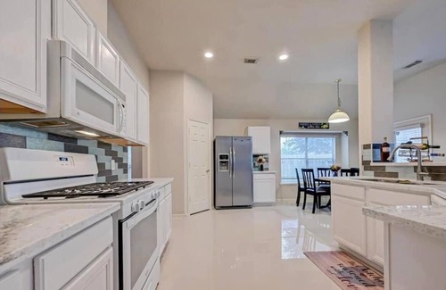 Barker Casa | Charming 4-bedroom house with AC and WiFi in enjoyable Katy