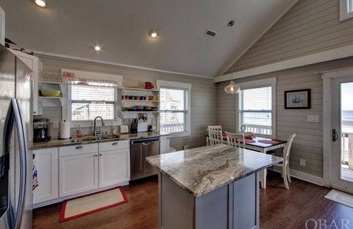 Buxton Cabaña | Charming 4-bedroom oceanfront cottage with AC and WiFi in Buxton.