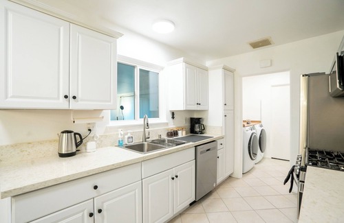 Palmdale Casa | Charming 4-bedroom pet-friendly house centrally located in West Palmdale.