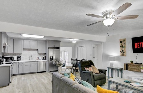 Jasper Casa | Charming 4 Bedroom Retreat in the Heart of Jasper, TX – Your Ideal Getaway!