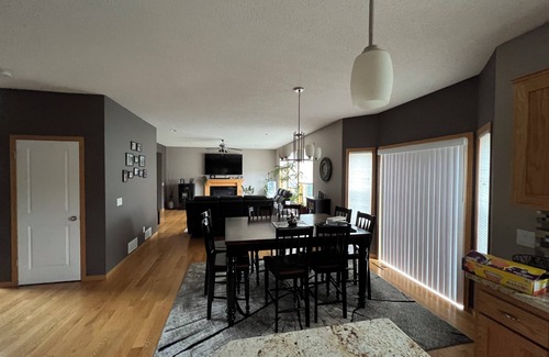 Shakopee Casa | Charming 4-bedroom single family house with AC, WiFi in lovely Shakopee