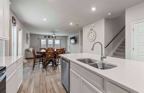Schertz Casa | Charming 4-bedroom spacious house near I-35 in lovely Selma/Schertz San Antonio